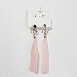 NWOT Free People long velvet ribbon earring
